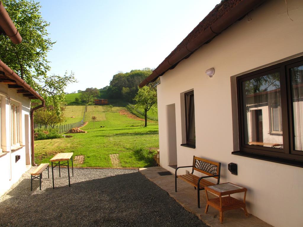 Villa Chalupa U Vinare à Radejov Extérieur photo